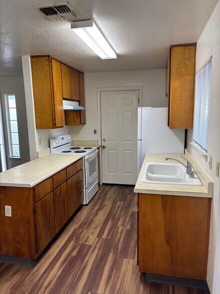 Building Photo - 901 Trinity Ave