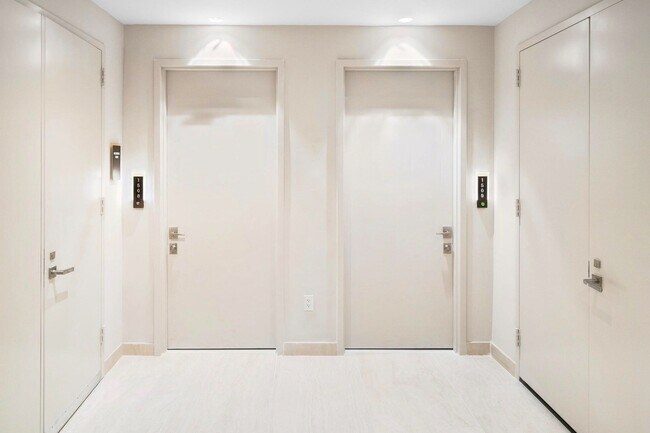 Building Photo - 3100 N Ocean Dr