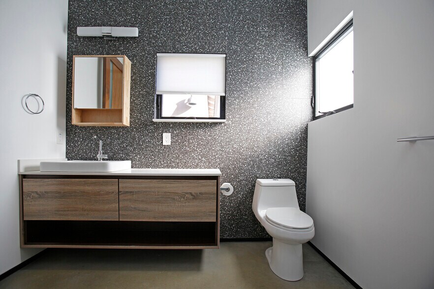 Building Photo - 6345 Babcock Ave