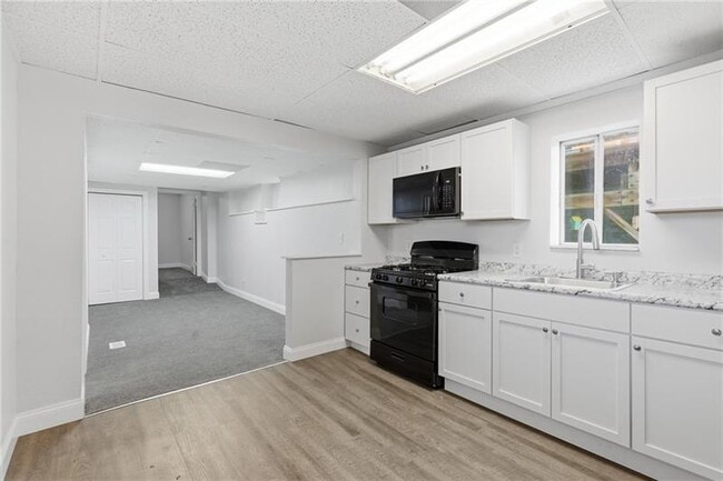Building Photo - 415 Carothers Ave