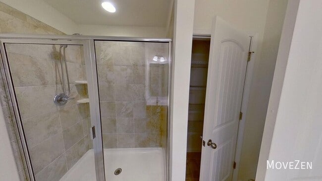 Building Photo - 1728 Shady Oaks Dr