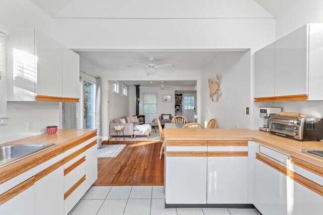 Building Photo - 38 Homesite Ave