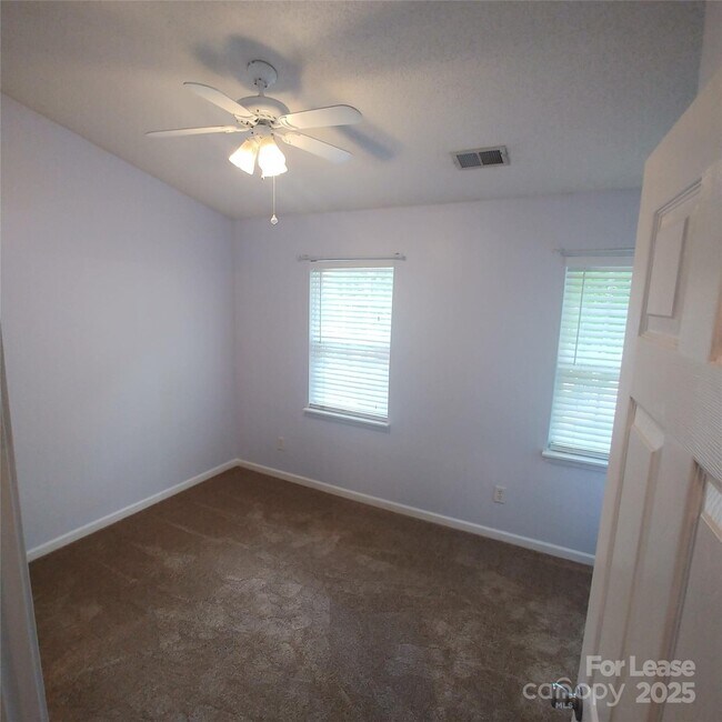 Building Photo - 10146 Forest Landing Dr