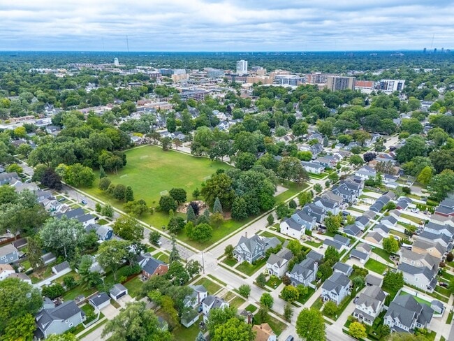 Building Photo - 718 N Alexander Ave