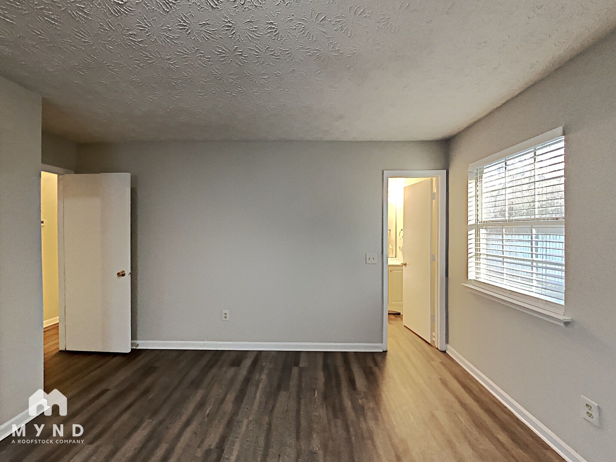 Building Photo - 2101 Mallard Way