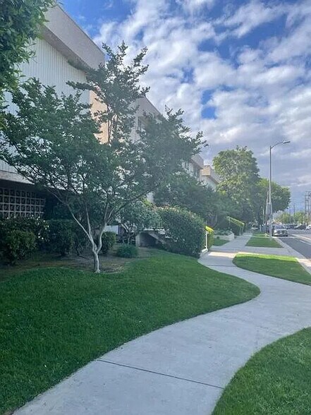 Primary Photo - 5139 Balboa Blvd