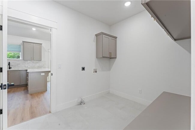 Building Photo - 17 Westmorland Dr