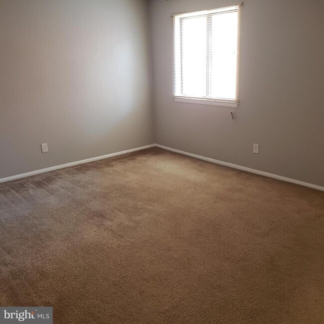 Building Photo - 102 Cypress Point Cir