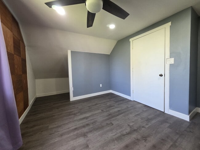 Building Photo - 1060-KE1060 15th St NE