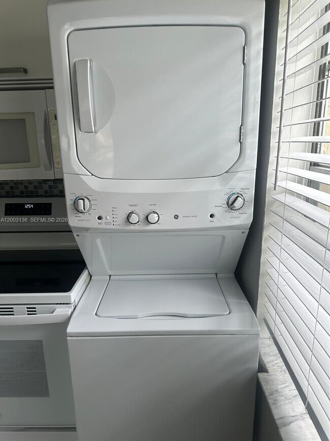 Building Photo - 2016 Miami Rd