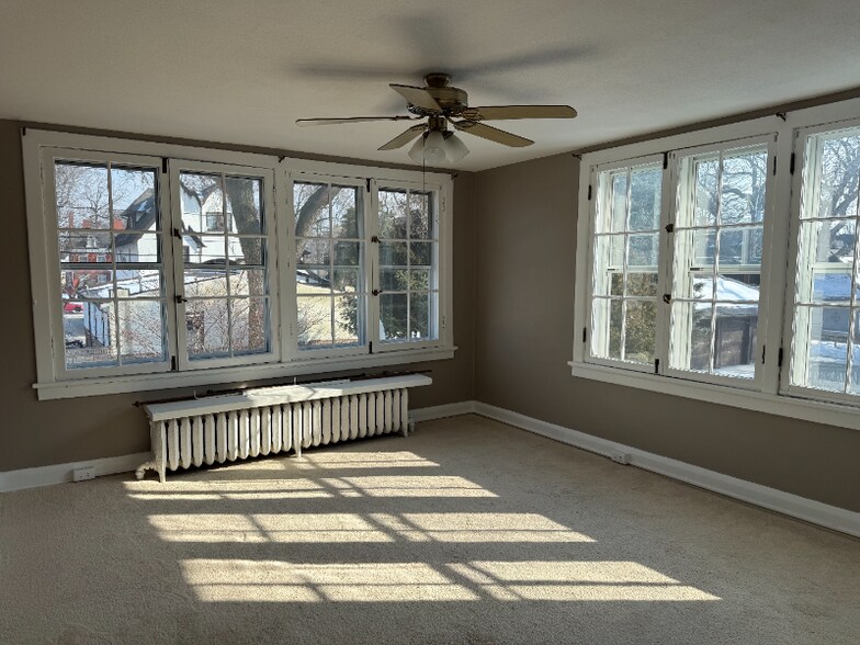 Building Photo - 2062 Robinwood Ave