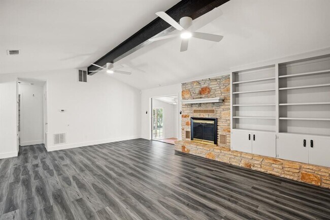 Building Photo - 15302 Spring Hill Ln