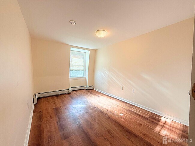 Building Photo - 410 High St