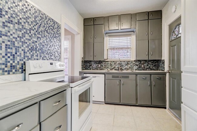 Building Photo - 412 W Polk St