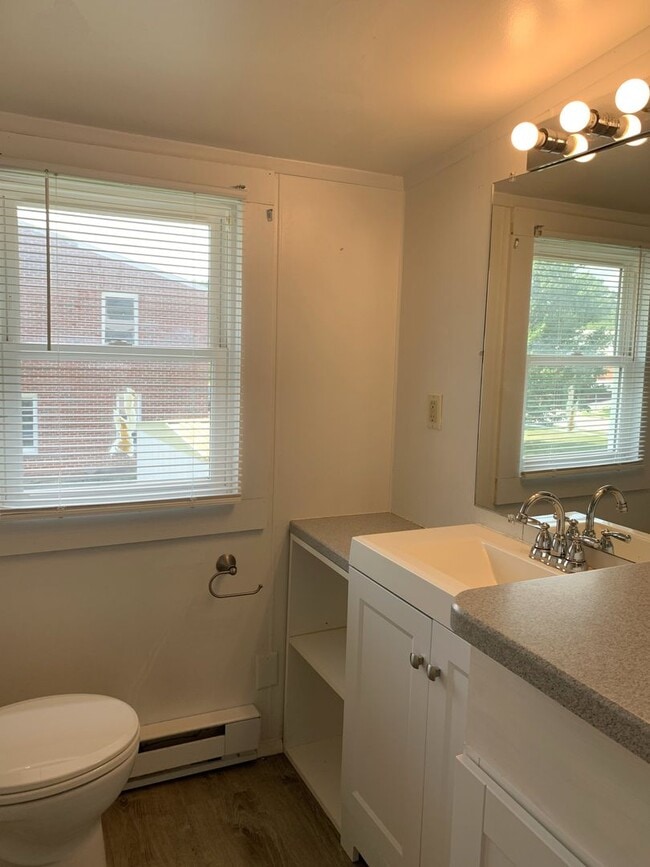 Building Photo - 302 Fairmount Ave