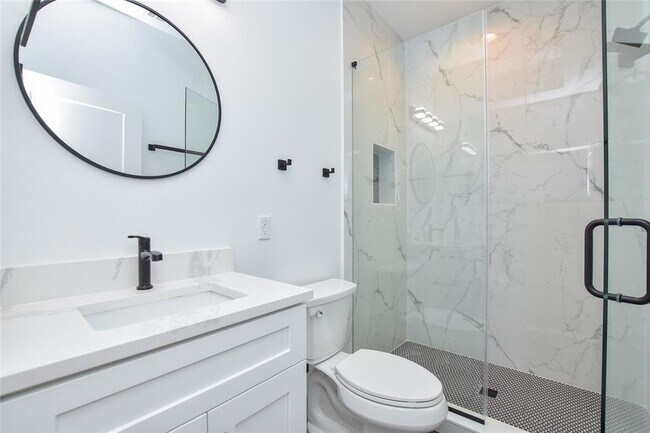 Building Photo - 7103 Bennett Ave