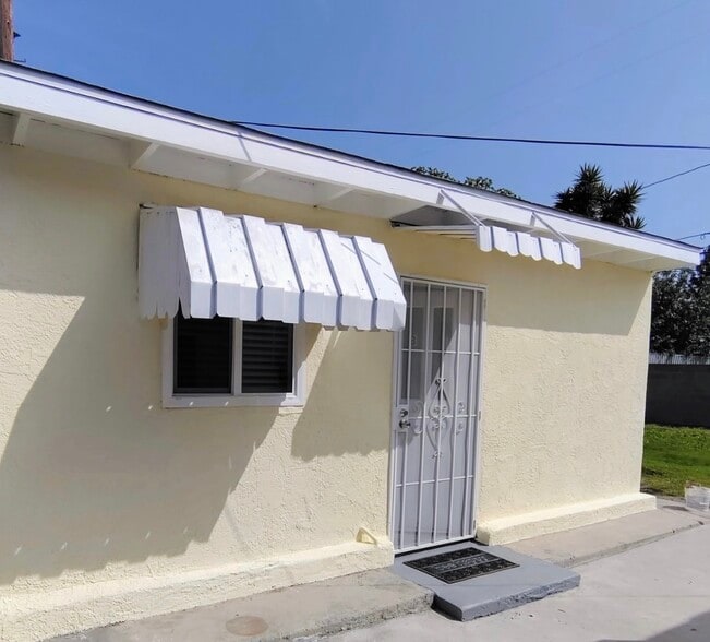 Rear Studio For Rent - 5430 W 118th St