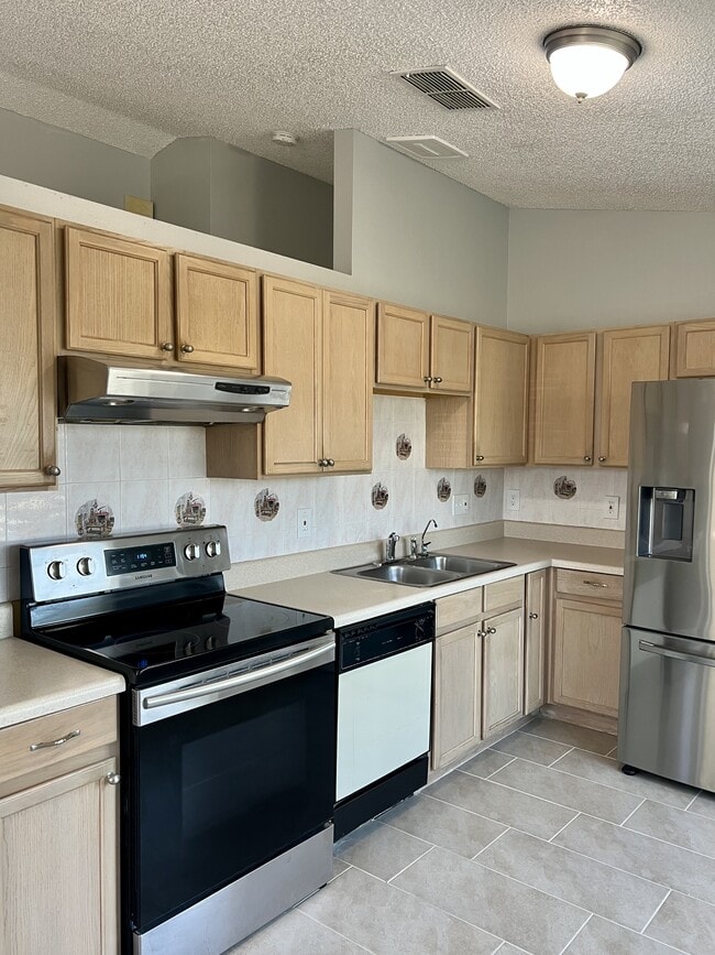 Building Photo - 2386 Harbor Town Dr