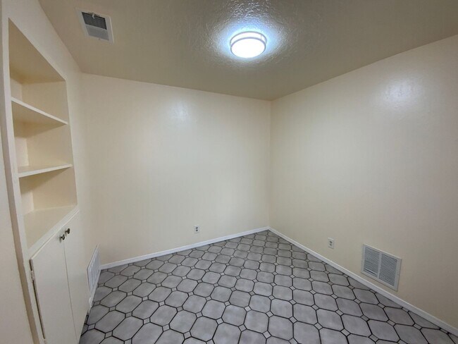 Building Photo - 4 Bedroom Single Story Home Available Near Tramway Blvd NE & Lomas Blvd NE!