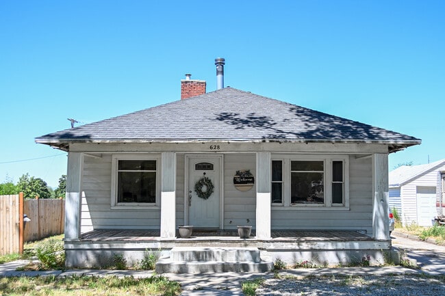 Primary Photo - 628 S Main St