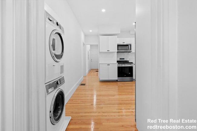 Building Photo - 79 Sydney St