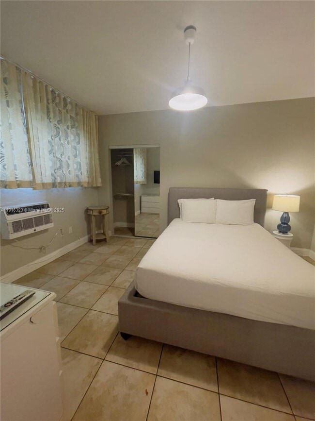 Building Photo - 8100 Harding Ave