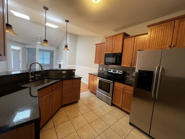 Building Photo - 1262 Greensview Cir