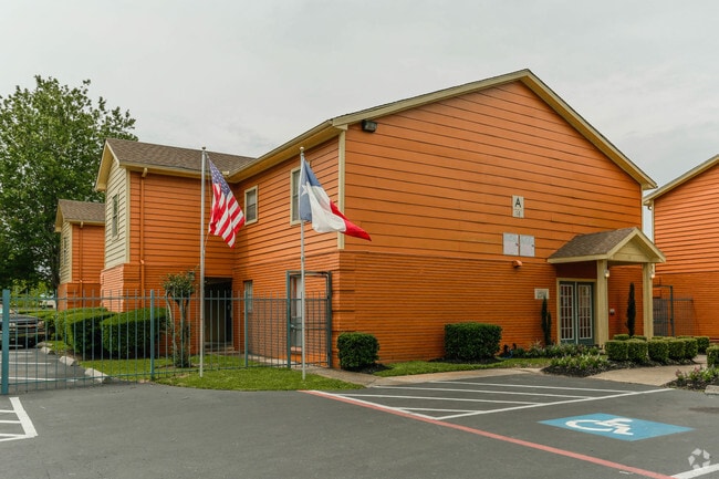 Building Photo - Forest View Apartment Homes