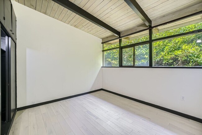 Building Photo - 4Bd/3.5Ba Medina House