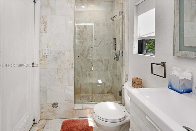 Building Photo - 1109 NE 89th St