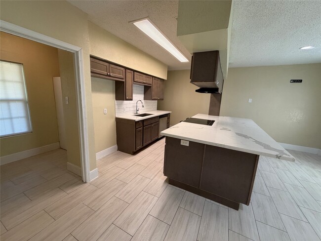 Building Photo - 2501 Maple St