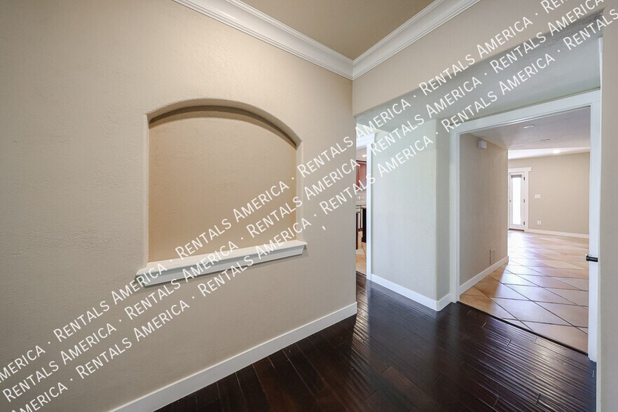 Building Photo - 15811 E Richwood Ave