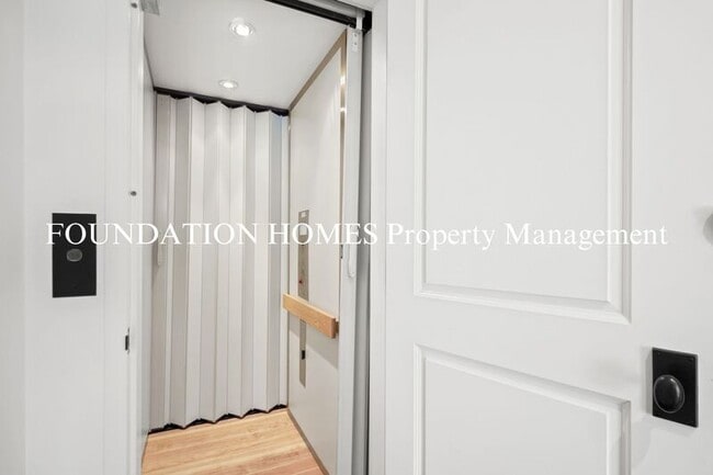 Building Photo - 22 De Silva Island Dr