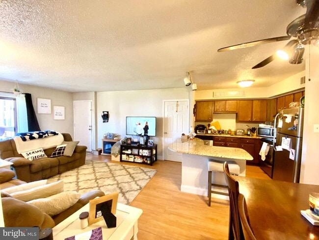 Building Photo - 5200 Hilltop Dr