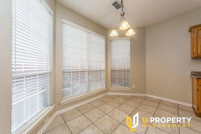 Building Photo - Great location, nice community! Make it yo...