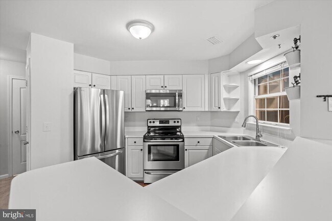 Building Photo - 5600 Willoughby Newton Dr