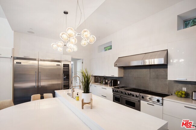 Building Photo - 2666 Hutton Dr