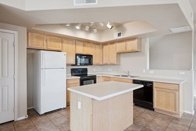 Building Photo - 2401 E Rio Salado Pkwy