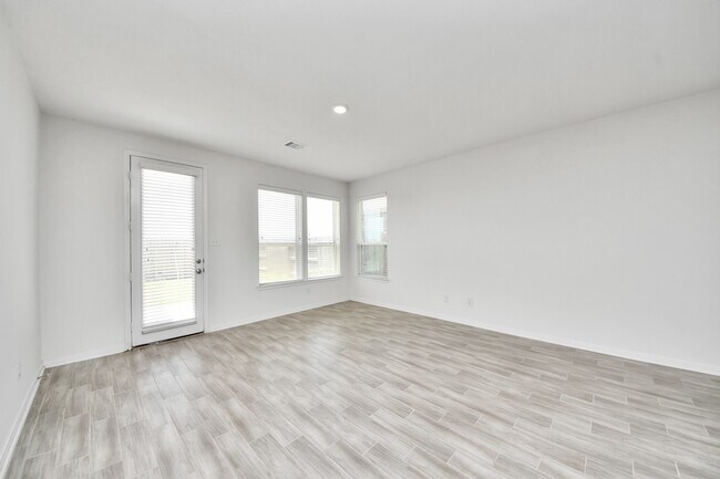 Building Photo - 1270 Glendora Dr