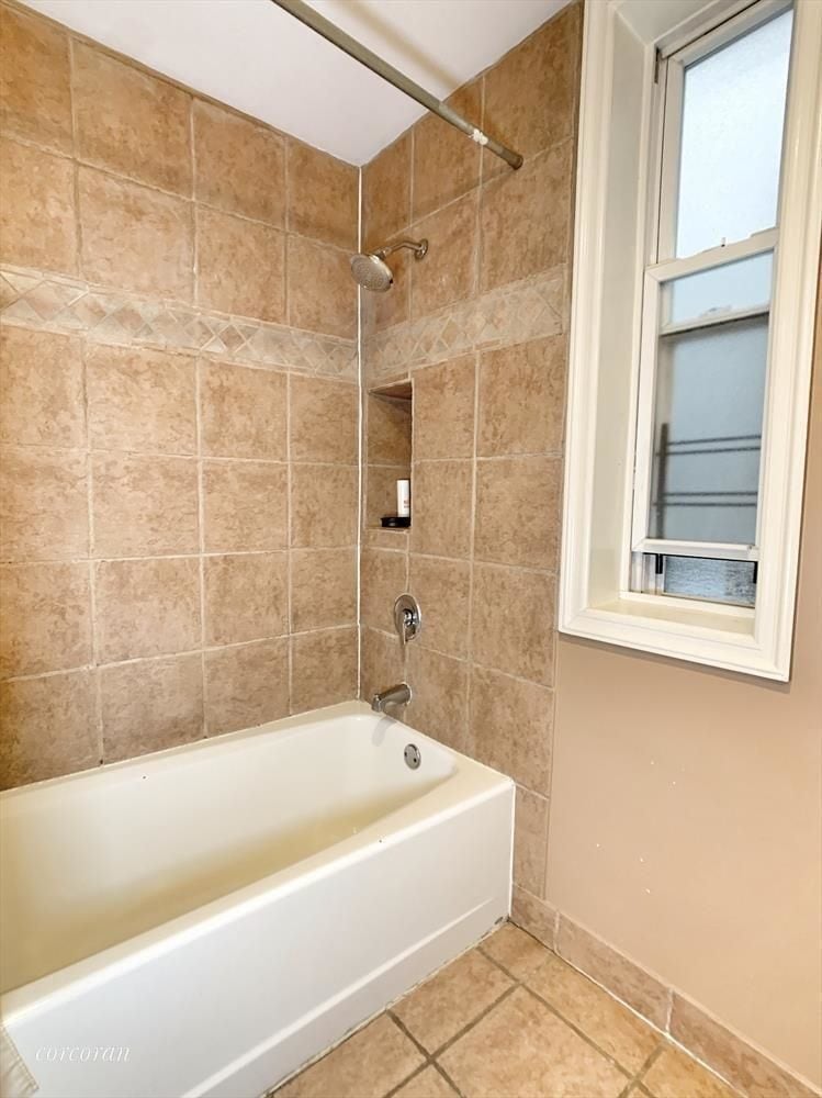 Building Photo - 174 W 89th St