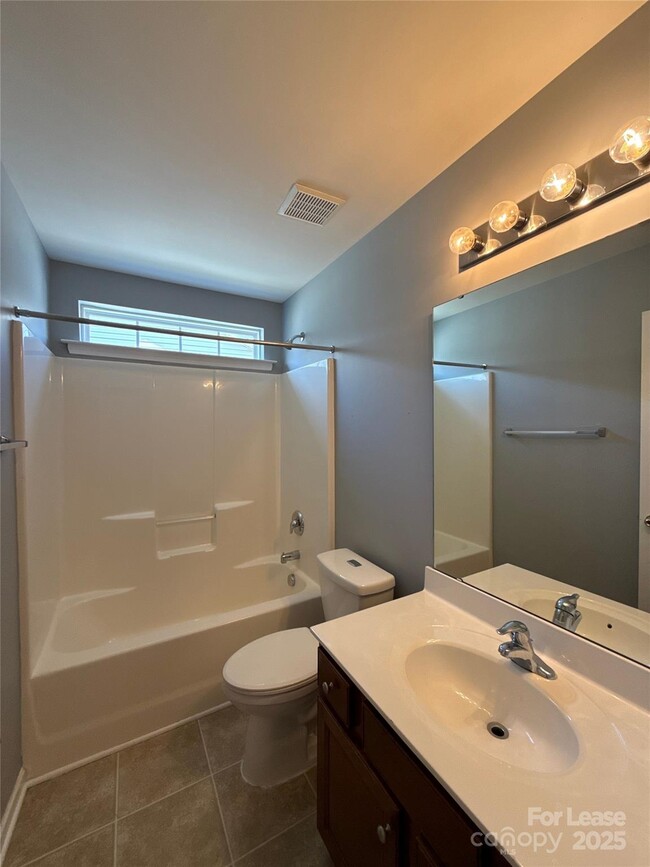 Building Photo - 4819 Abercromby St