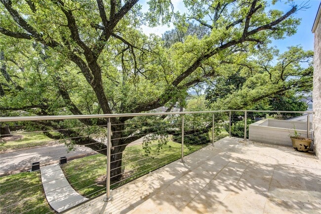 Building Photo - 5202 Chesapeake Way