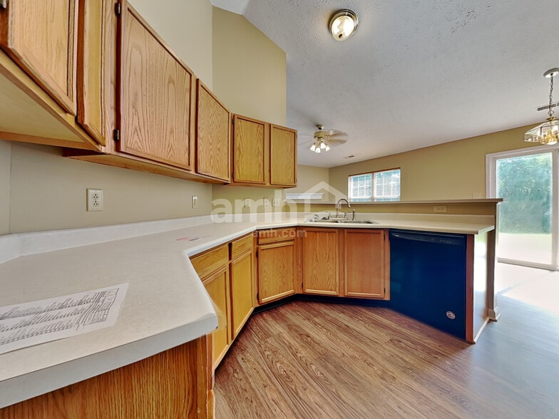 Building Photo - 8749 Trumpeter Dr