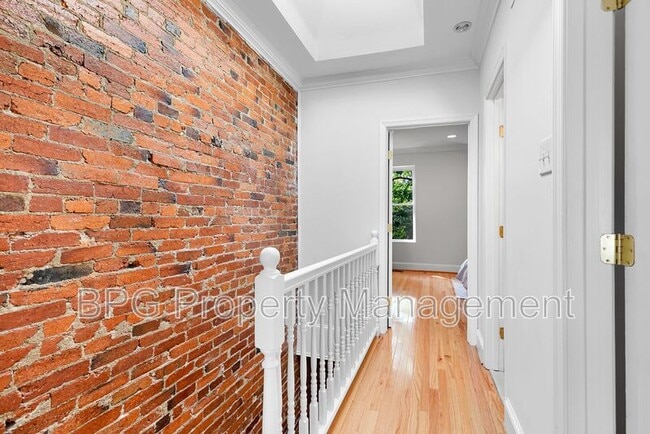 Building Photo - 1037 5th St NE