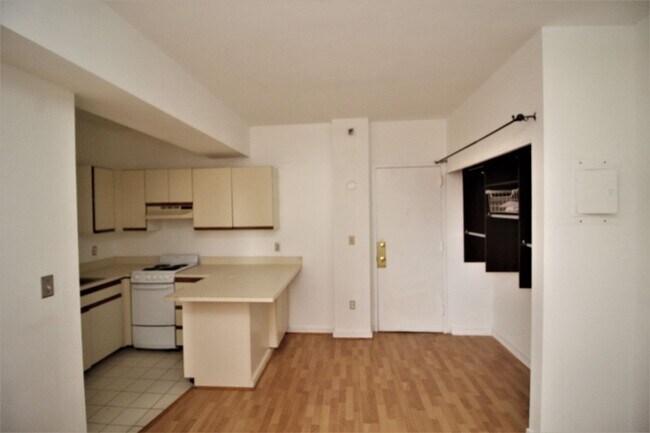 Building Photo - Cozy Mt Vernon Efficiency Studio w/ W/D in...