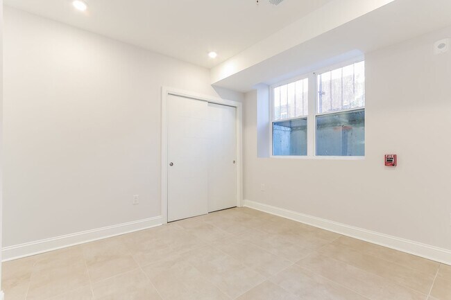 Building Photo - 953 Belmont Ave