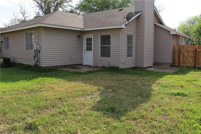 Building Photo - 605 Elder Way