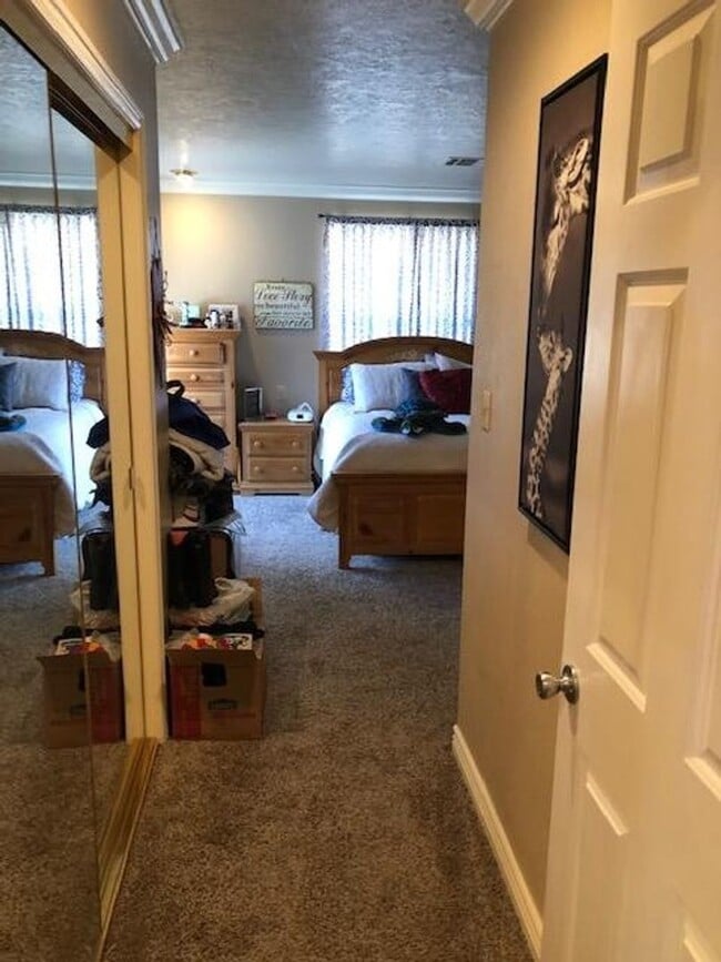 Building Photo - Awesome Shadowbrook Townhome in the Center of it all!