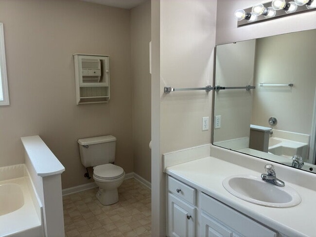 Building Photo - 122 Woodbridge Ct