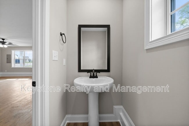 Building Photo - 125 Roadrunner Ct